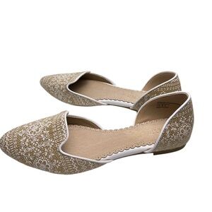 Restricted Boho Flats Women’s Size 8.5 Beige White Floral Pointed Toe
